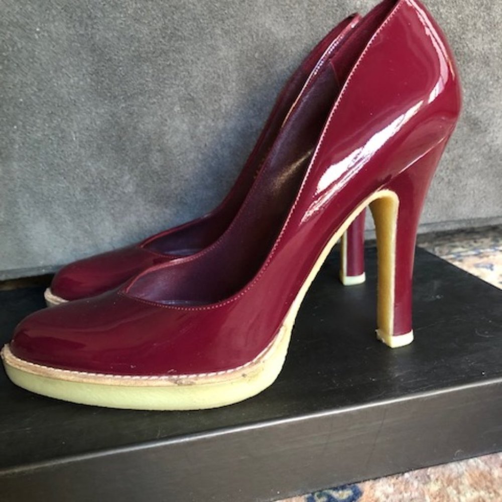 Gucci scarlet patent leather pumps size 7